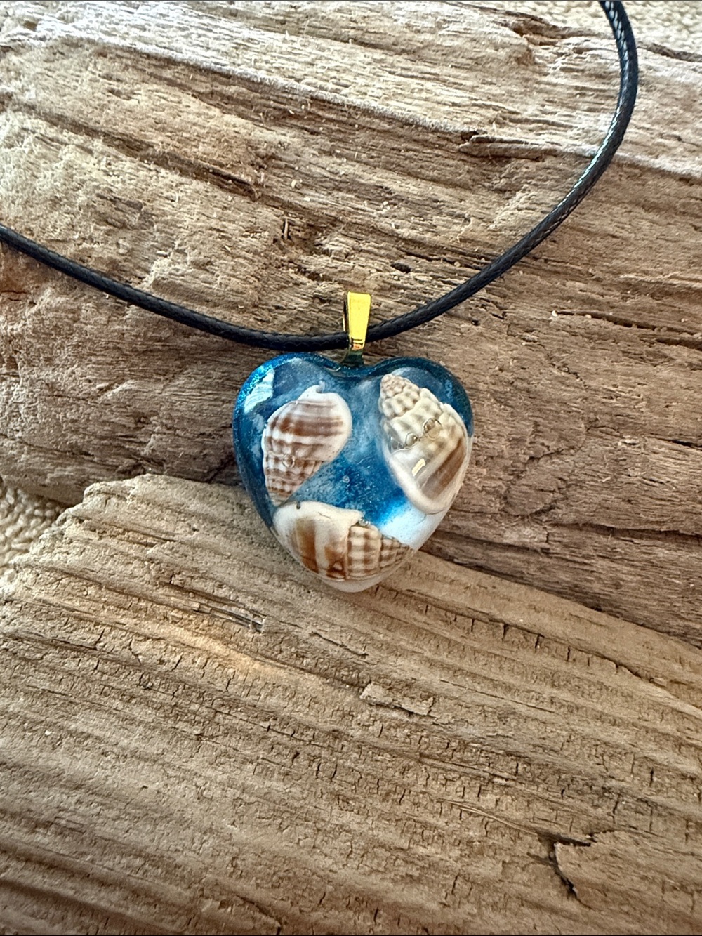 Hand Crafted Resin Blue Heart Shell Pendant Necklace - Picture 2 of 8